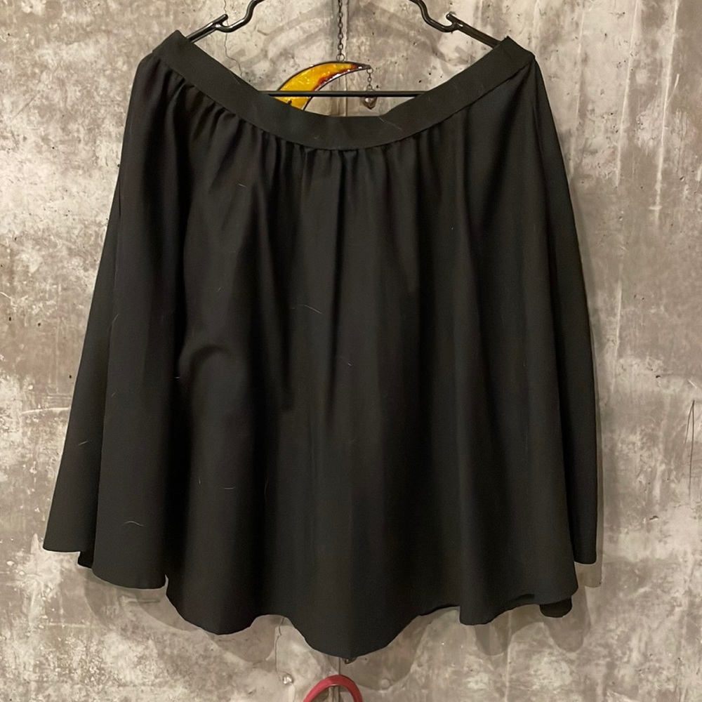 Black Forever 21 skirt with elastic waist *2 for $10*